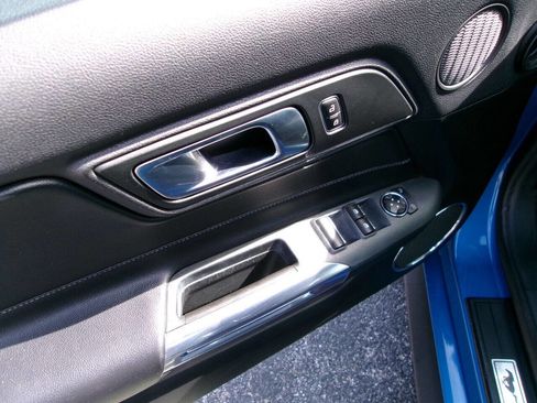 Used 2020 Ford Mustang Premium image 9