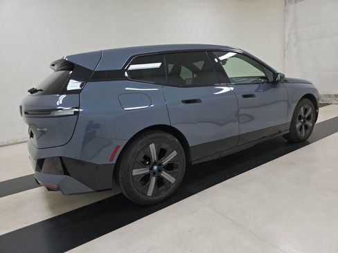 Used 2023 BMW iX xDrive50 w/ Sport Package AWD/4WD image 4