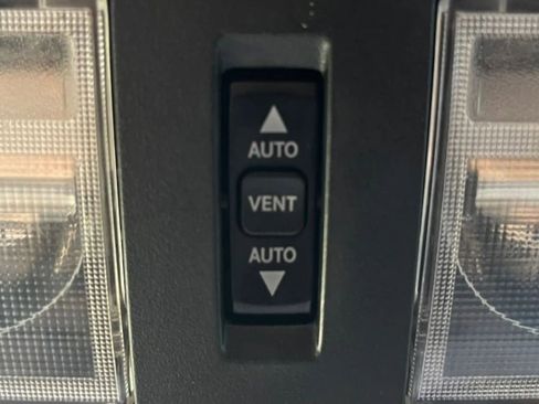 Used 2018 Dodge Challenger R/T Scat Pack w/ Dynamics Package image 50