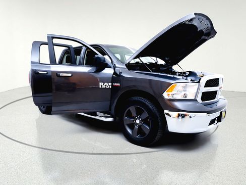 Used 2017 RAM 1500 Classic SLT AWD/4WD image 16