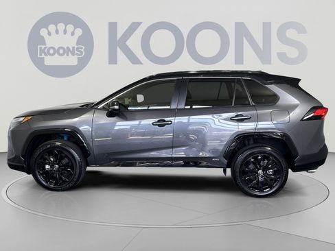 Used 2025 Toyota RAV4 XSE AWD/4WD image 2