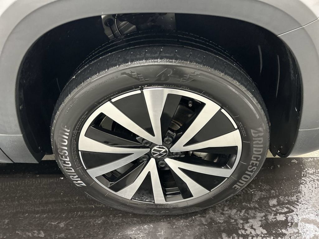 Certified 2023 Volkswagen Taos SE AWD/4WD image 8