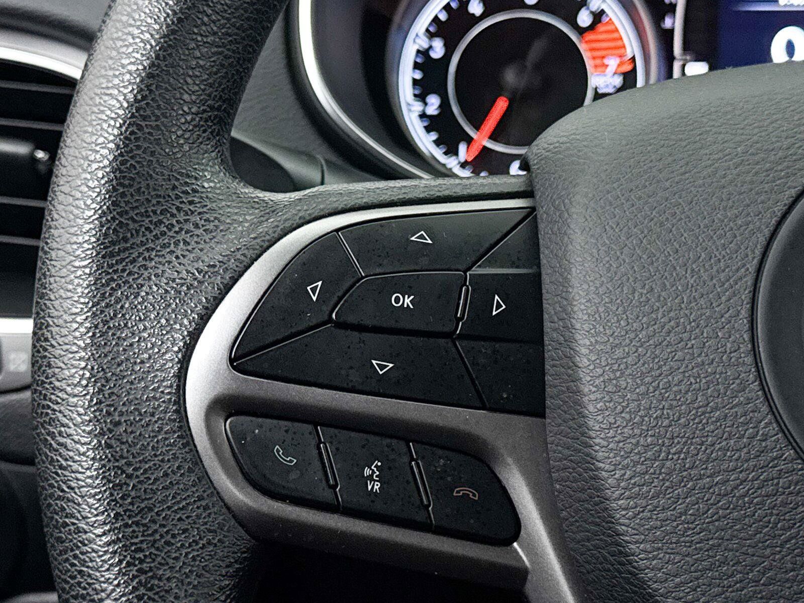 Used 2019 Jeep Cherokee Latitude w/ Popular Appearance Group FWD image 31