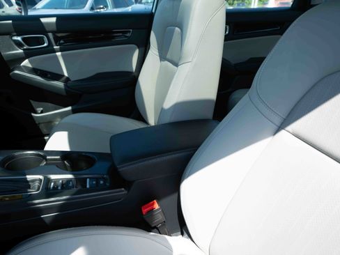 Certified 2024 Honda Civic Touring image 9
