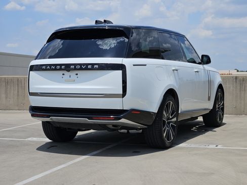 Used 2025 Land Rover Range Rover SE AWD/4WD image 8