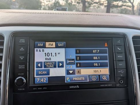 Used 2011 Jeep Grand Cherokee Overland Summit image 13