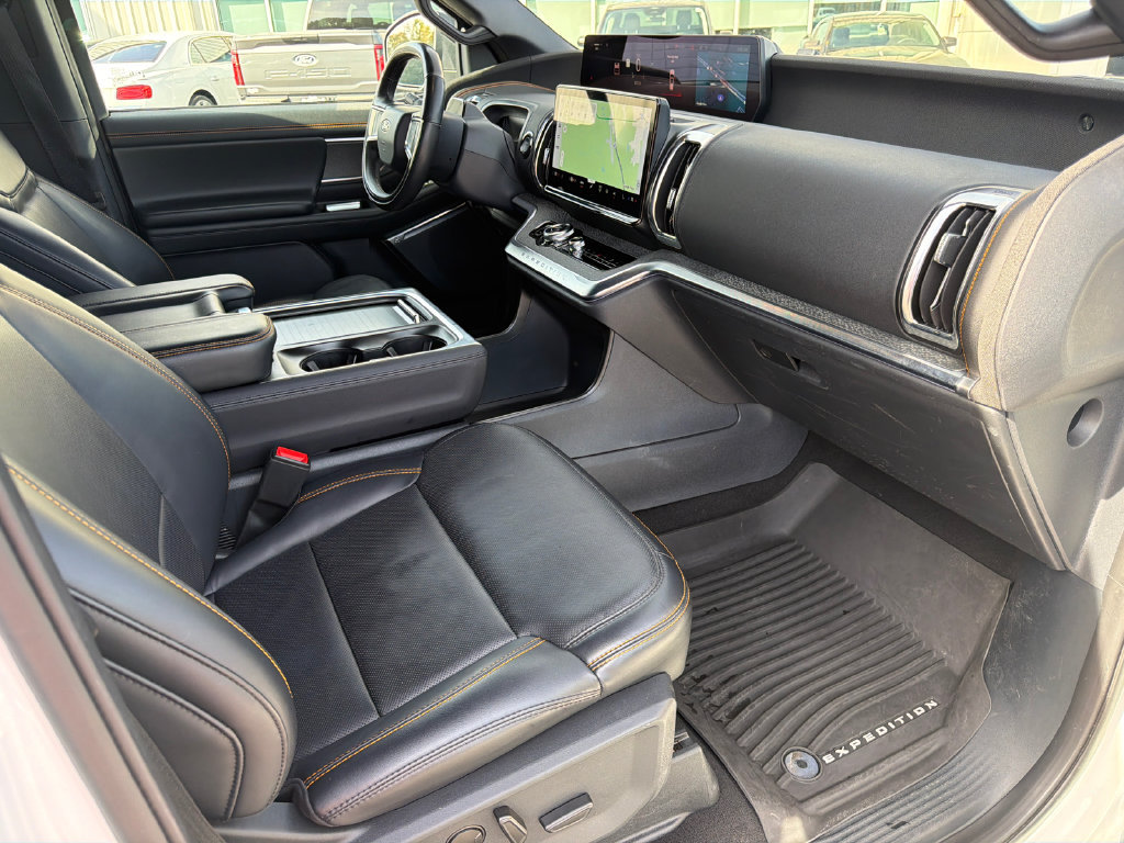 Used 2025 Ford Expedition Tremor AWD/4WD image 13