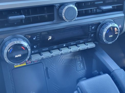 Used 2024 Toyota Tacoma TRD Off-Road w/ TRD Off Road Premium Package image 25