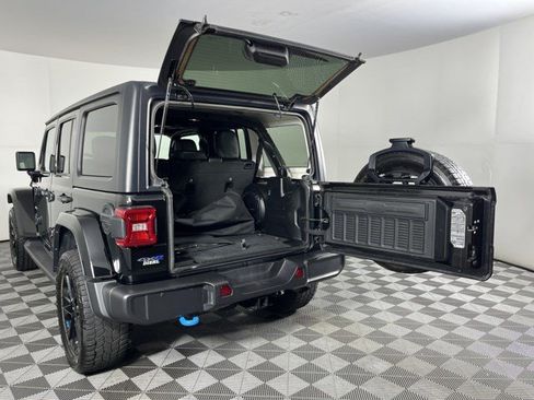 Used 2023 Jeep Wrangler Unlimited Sahara w/ Cold Weather Group AWD/4WD image 39