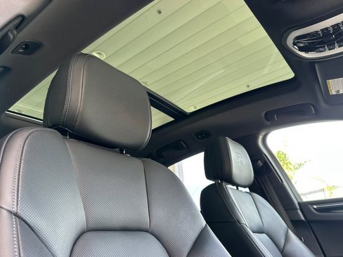 Certified 2024 Porsche Macan S AWD/4WD image 17