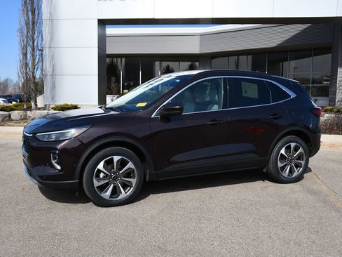 Used 2023 Ford Escape Platinum w/ Premium Technology Package image 2