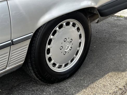 Used 1987 Mercedes-Benz 560 SL image 13