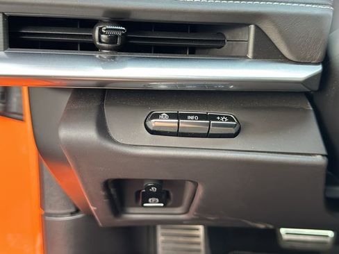 Used 2022 Chevrolet Corvette Stingray Premium Conv w/ Z51 Performance Package image 17