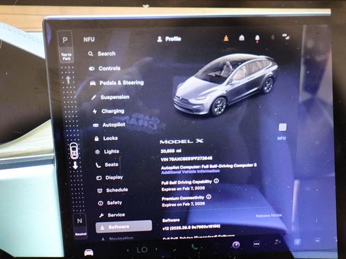 Used 2023 Tesla Model X image 19
