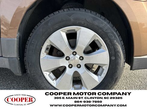 Used 2011 Subaru Outback 2.5i Limited image 12