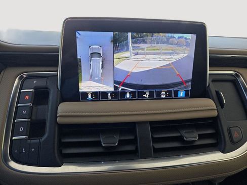 Used 2021 Chevrolet Tahoe Premier w/ Premium Package image 16