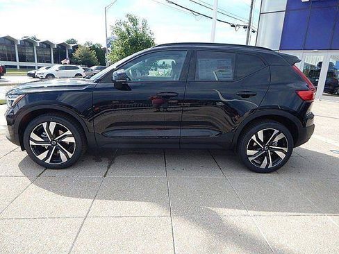 New 2026 Volvo XC40 B5 Plus w/ Climate Package AWD/4WD image 11