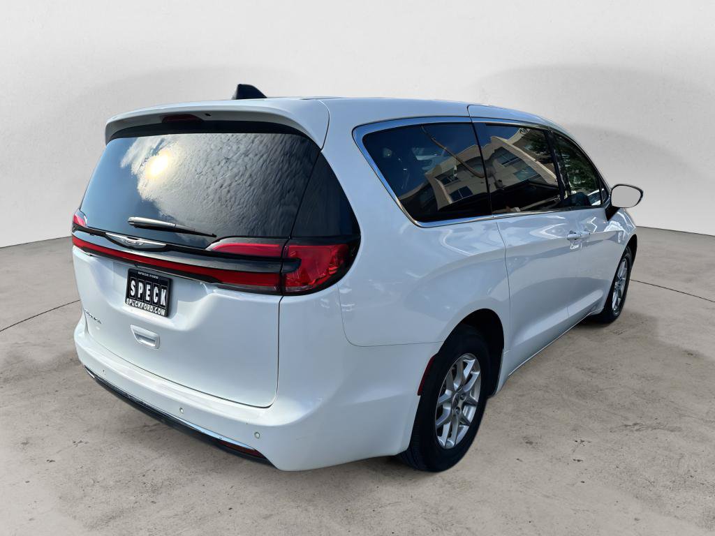 Used 2025 Chrysler Pacifica Select FWD image 5