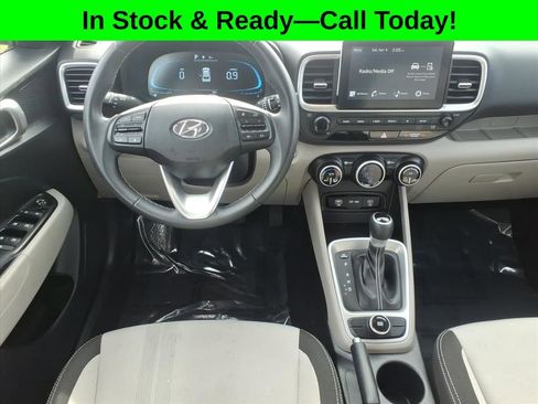 Used 2025 Hyundai Venue SEL FWD image 9
