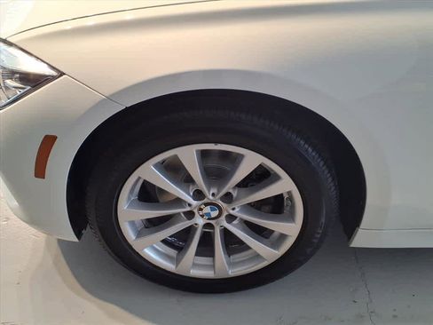Used 2018 BMW 320i xDrive Sedan w/ Convenience Package image 8