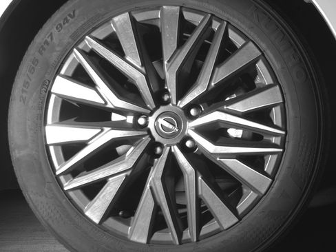 Used 2025 Nissan Altima 2.5 SV image 13