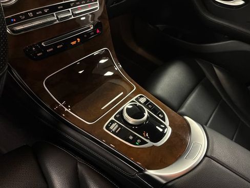 Used 2017 Mercedes-Benz GLC 300 4MATIC image 24