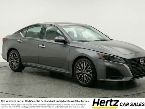Used 2025 Nissan Altima 2.5 SV FWD image 1