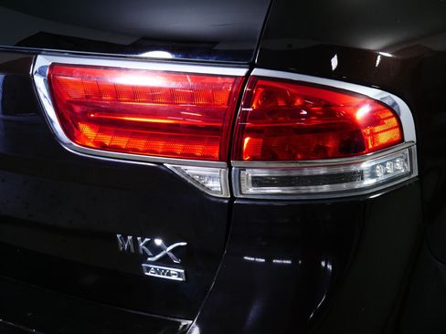 Used 2013 Lincoln MKX AWD image 17