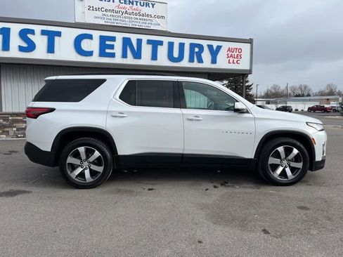 Used 2022 Chevrolet Traverse LT w/ LT Premium Package AWD/4WD image 19