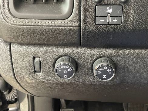 Used 2016 GMC Canyon SLT w/ Driver Alert Package image 10