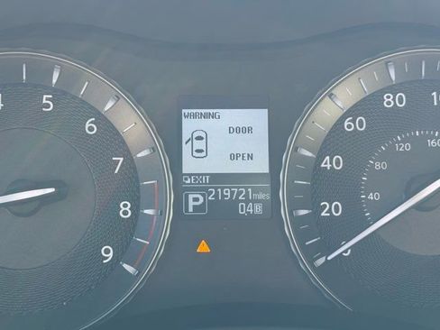 Used 2019 INFINITI Q70 Luxe w/ Sport Package image 14