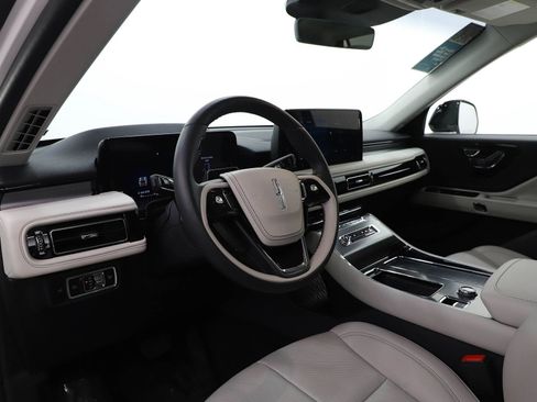 Used 2025 Lincoln Aviator Premiere image 18