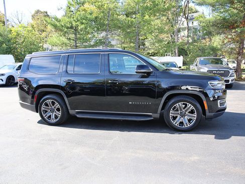 Used 2022 Jeep Wagoneer Series III w/ Flexible Seating Group image 8