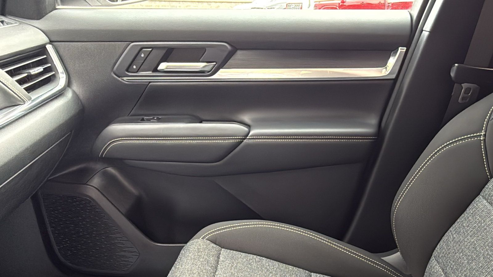 Used 2025 GMC Terrain Elevation AWD/4WD image 18