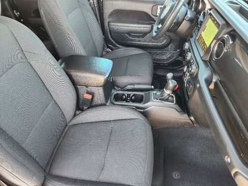 Used 2022 Jeep Gladiator Sport image 15