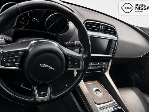 Used 2018 Jaguar F-PACE R-Sport AWD/4WD image 7