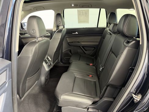 Used 2023 Volkswagen Atlas SE w/ Panoramic Sunroof Package FWD image 7