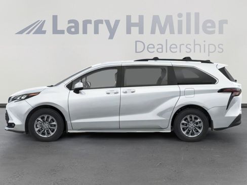 New 2026 Toyota Sienna XLE image 6