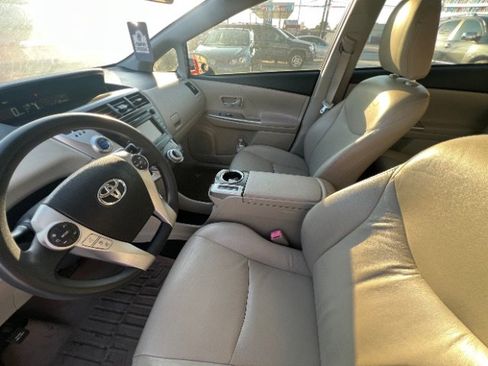 Used 2012 Toyota Prius V Three image 9