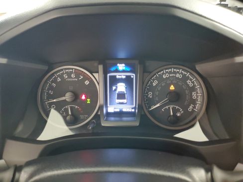 Used 2021 Toyota Tacoma TRD Off-Road w/ Technology Package AWD/4WD image 22