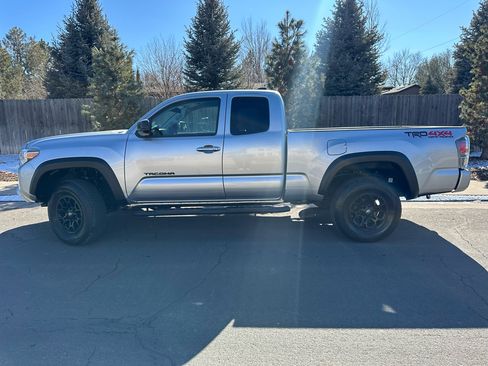 Used 2022 Toyota Tacoma SR5 image 2