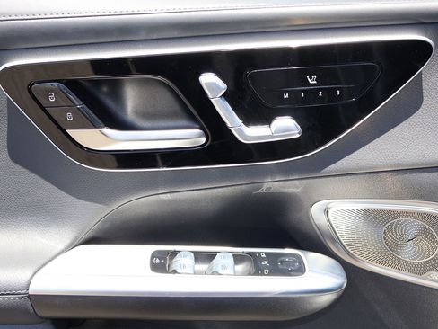 Used 2024 Mercedes-Benz GLC 300 4MATIC image 9