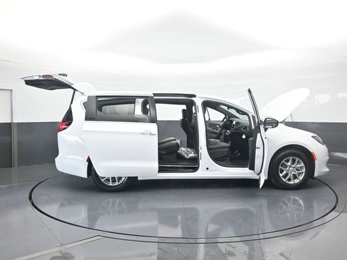 New 2026 Chrysler Voyager LX image 66