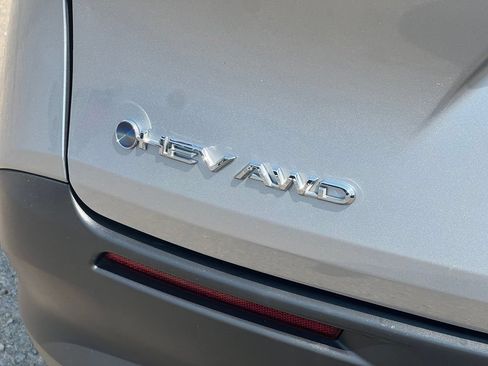 Certified 2025 Toyota Sienna LE AWD/4WD image 6