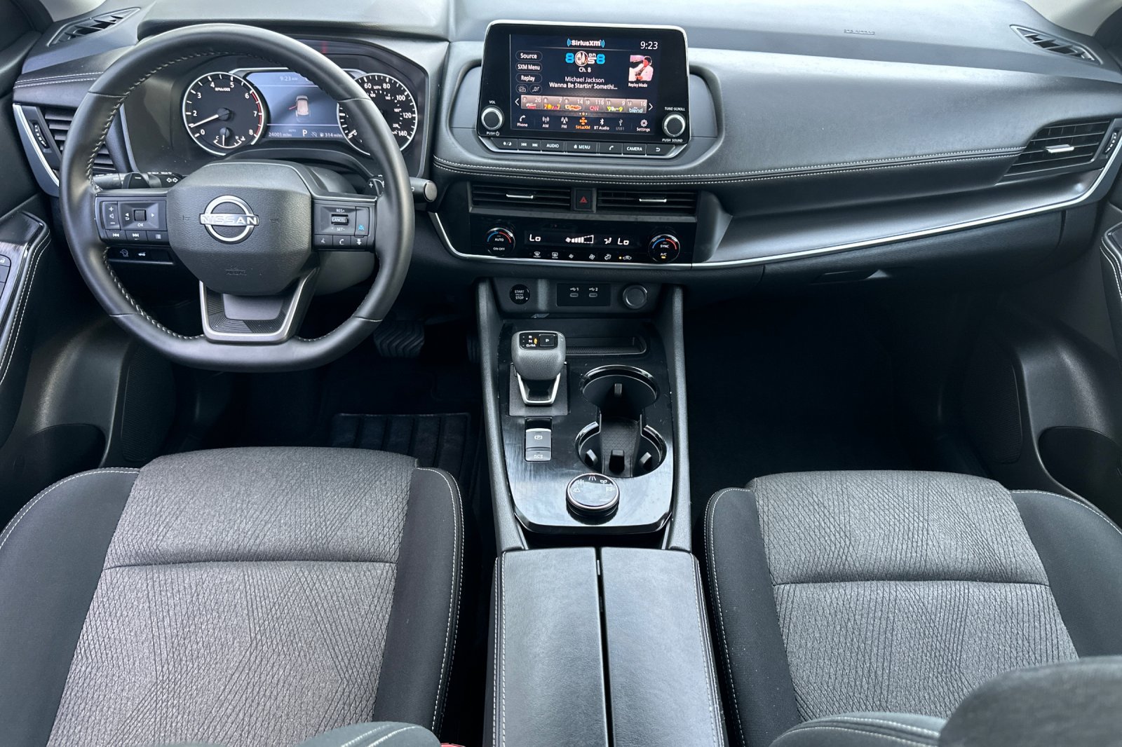 Used 2025 Nissan Rogue SV AWD/4WD image 14