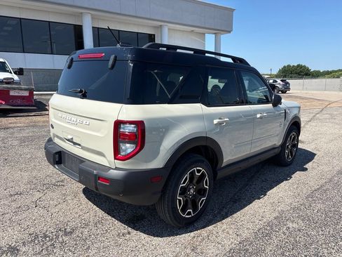 Used 2025 Ford Bronco Sport Outer Banks w/ Outer Banks Tech Package+ AWD/4WD image 7
