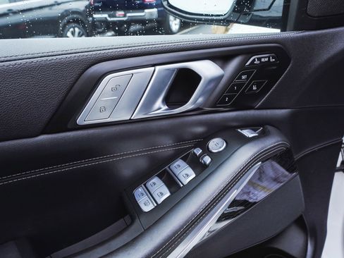 Used 2022 BMW X7 xDrive40i w/ M Sport Package image 10