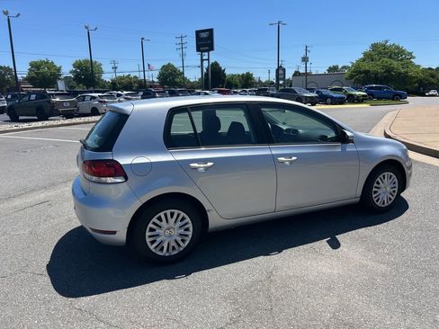 Used 2014 Volkswagen Golf 4-Door FWD image 3