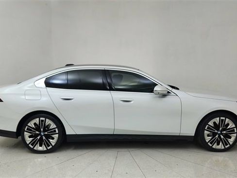 Used 2025 BMW 540i xDrive image 6