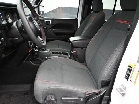 Used 2024 Jeep Wrangler Unlimited Rubicon AWD/4WD image 23